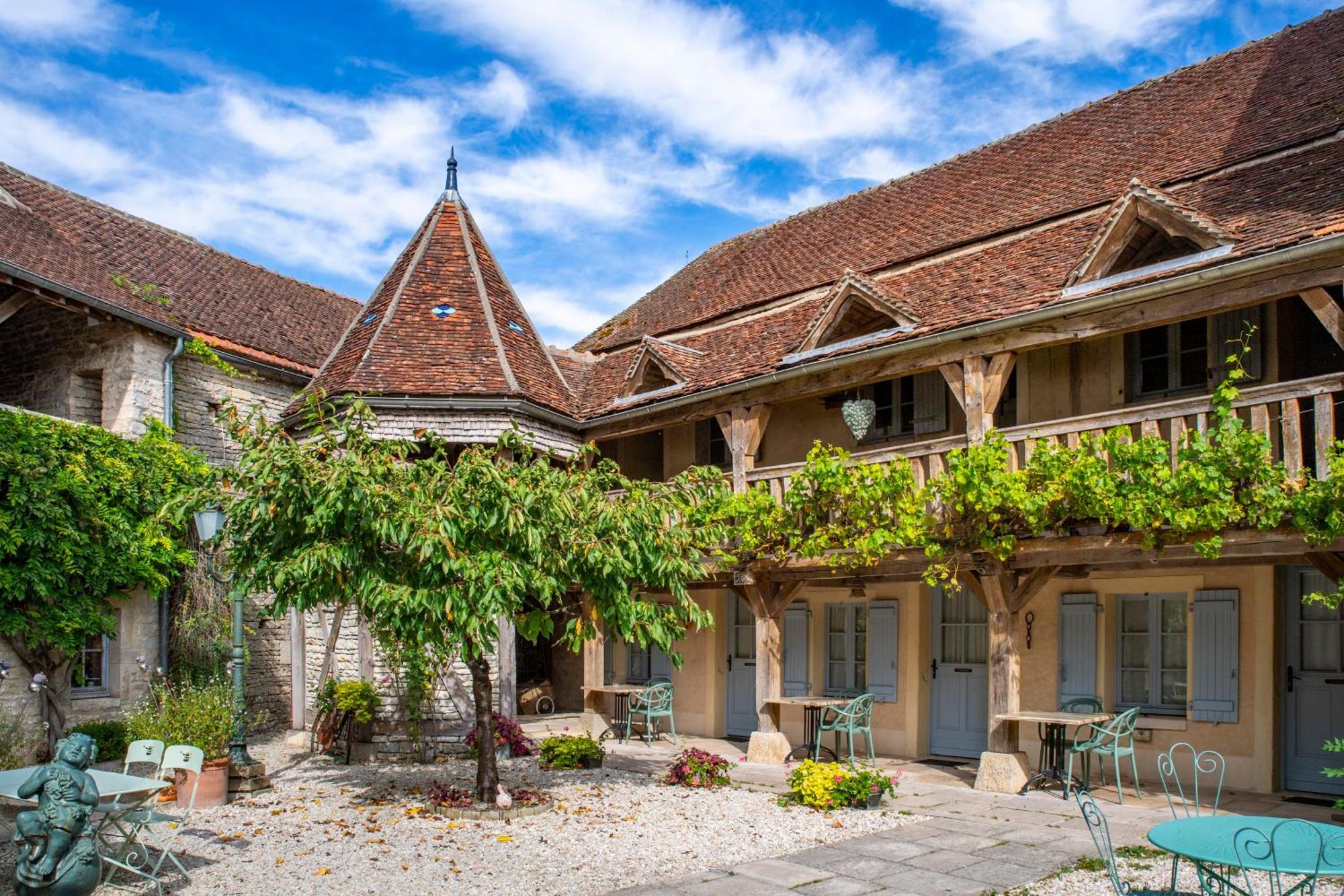 Hotel De La Beursaudiere Nitry Exterior photo