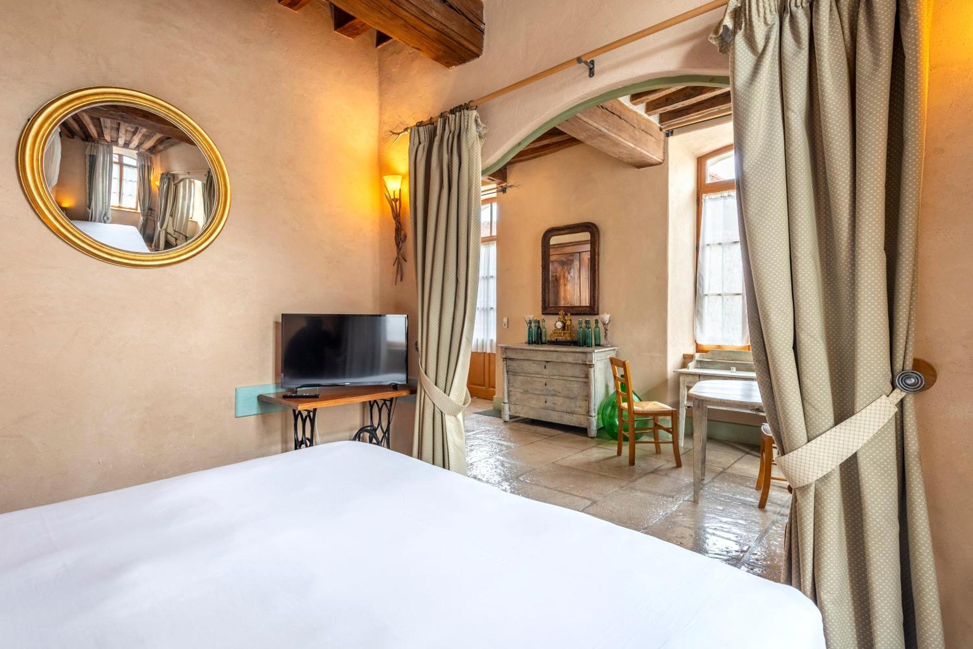 Hotel De La Beursaudiere Nitry Exterior photo